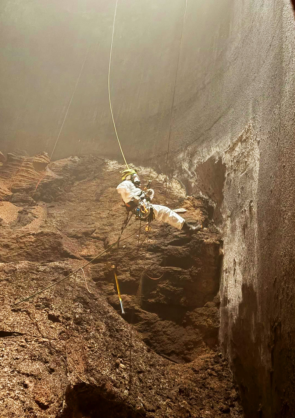 Nettoyage et déblocage de silos sur cordes (mécanique)