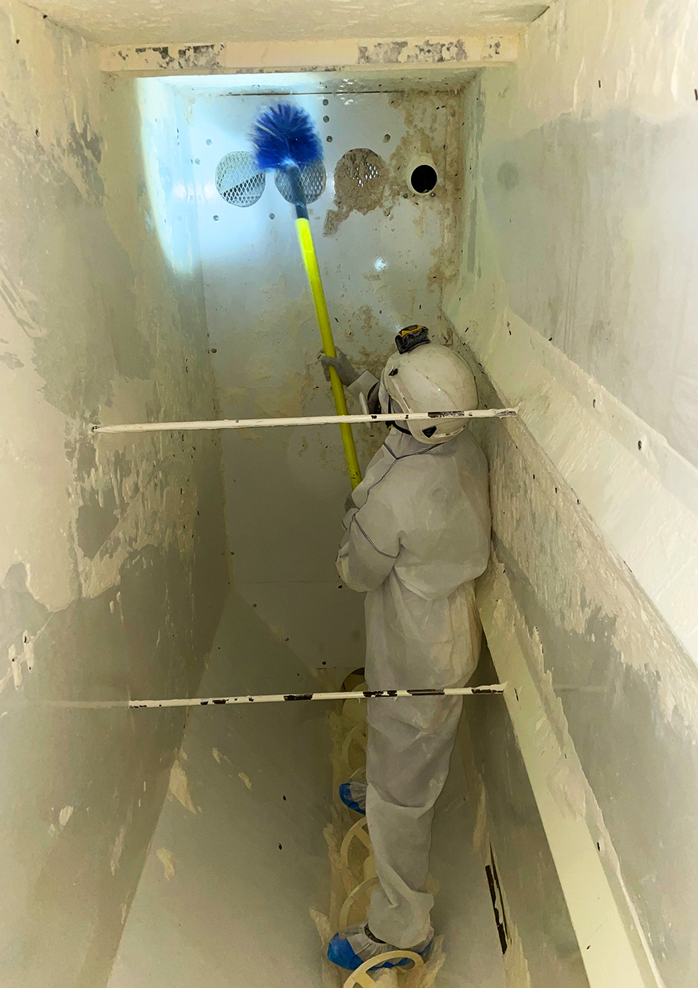 Nettoyage d'un silo à farine en hypermarché