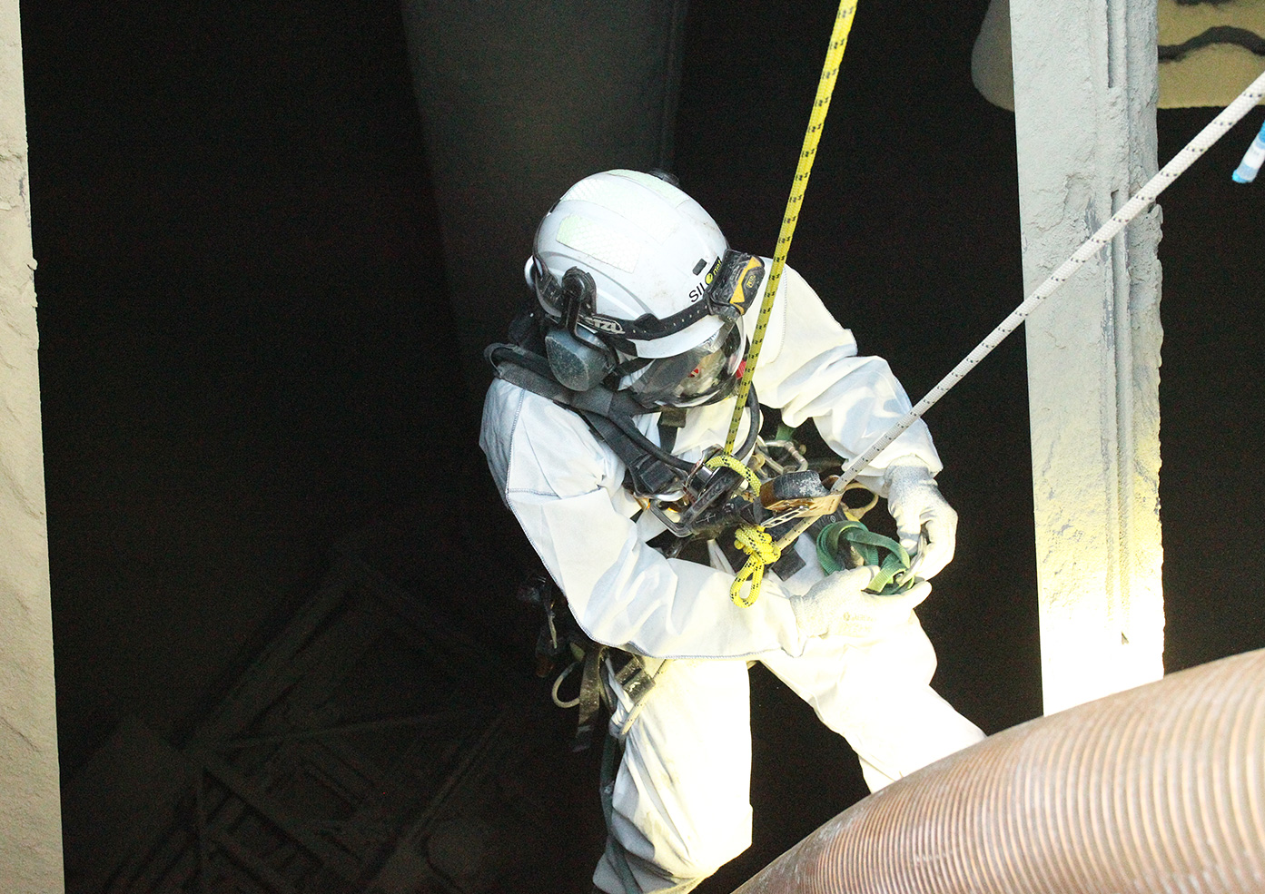 Nettoyage et déblocage de silos sur cordes (mécanique)