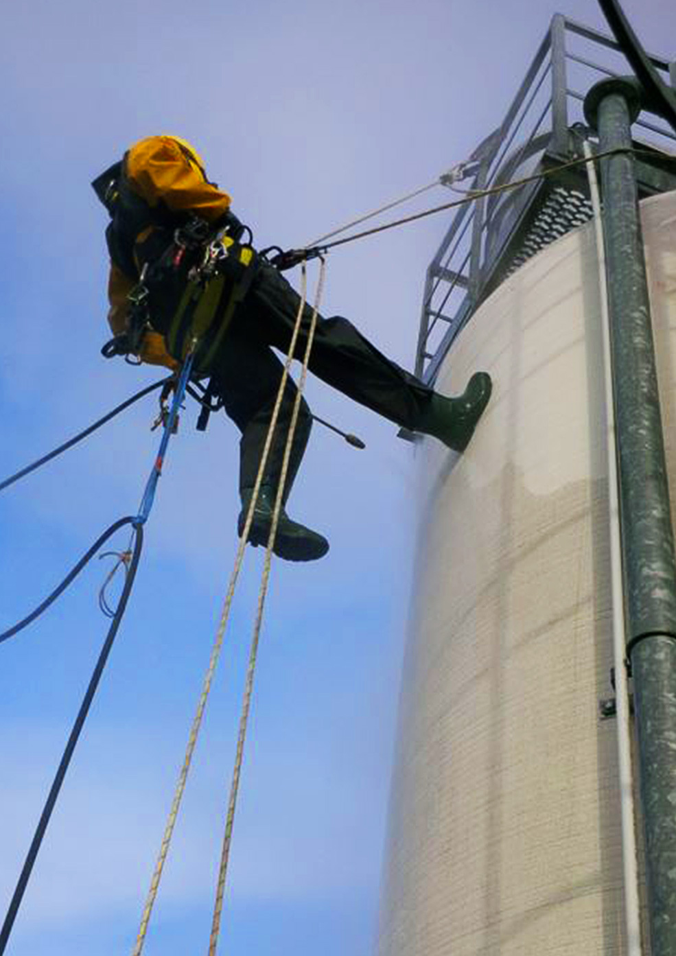 Lavage extérieur d'un silo sur cordes