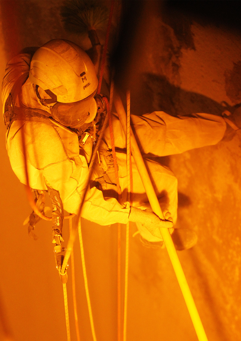 Nettoyage et déblocage de silos sur cordes (mécanique)